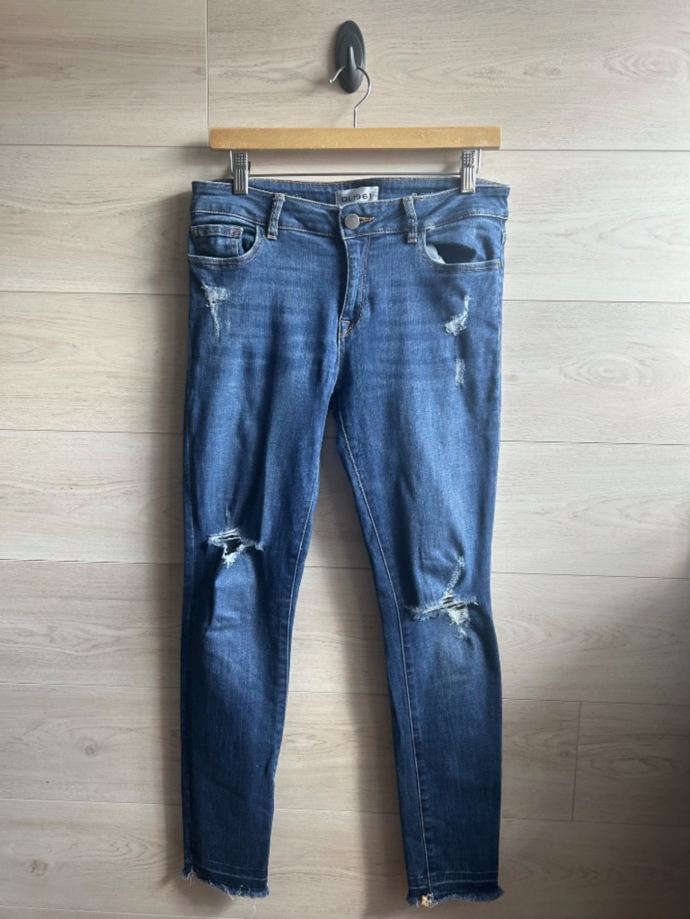 DL1961 Women's Distressed Skinny Jeans Size 28, Inseam 28 - Picture 2 of 6